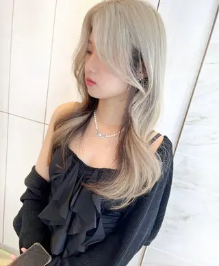 ミディアム 里見 愛梨のヘアスタイル