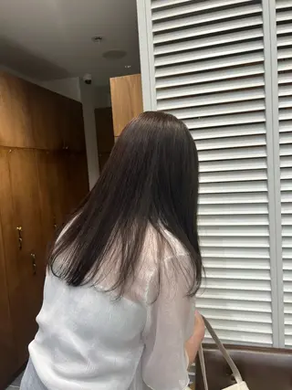 ミディアム Henrietta  自由が丘所属・ベージュ/ブリーチ無 し/透明感/yukiのヘアスタイル