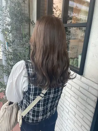 ミディアム カラー 小坂 真子のヘアスタイル