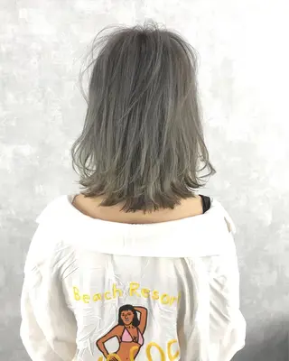 ミディアム カラー TOMOYAレイヤー ブリーチ縮毛矯正のヘアスタイル