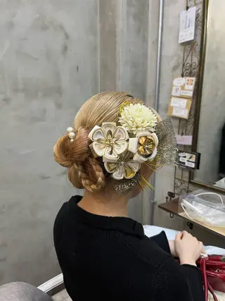 ロング ヘアアレンジ 艶髪/ハイトーン/ ヘアセット/モエノのヘアスタイル