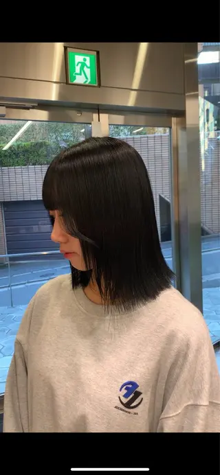 ショート カラー サロウィン(SALOWIN)原宿iori店所属・れい🫧 ハイトーン特化のヘアスタイル