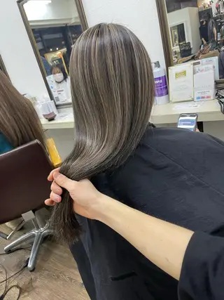 ミディアム カラー ヒカ/外国人風 デザインカラーのヘアスタイル