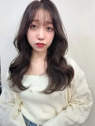 ロング カラー レイヤーカット、 大人可愛い 中村美羅のヘアスタイル