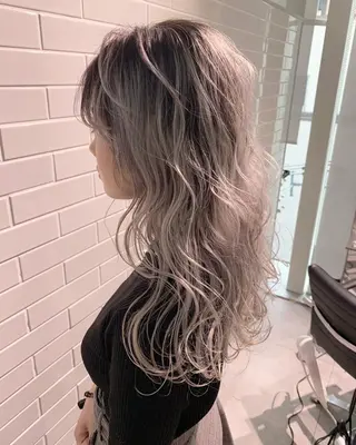 ロング カラー ayano/天神 ハイトーン/デザインのヘアスタイル