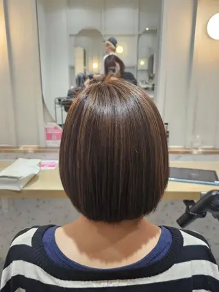 ショート カラー ブリーチ＆ハイライト デザイン艶カラーみくのヘアスタイル