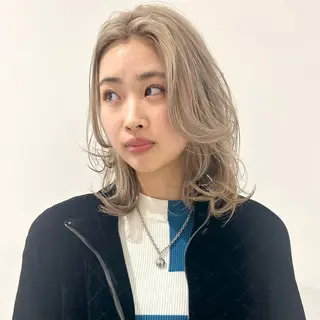 ミディアム カラー ハイトーン/ブリーチ 似合せカット/パーマのヘアスタイル