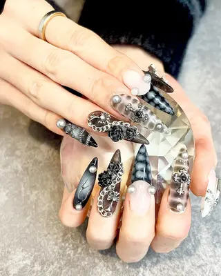 ネイル Vesper所属・ayaka ギャルネイル🎀のネイルデザイン