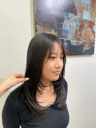 ロング CYAN by artefice所属・安達 萌花のヘアスタイル