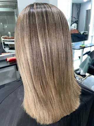 セミロング 'oli所属・難波'oli【オリ】 美容室のヘアスタイル