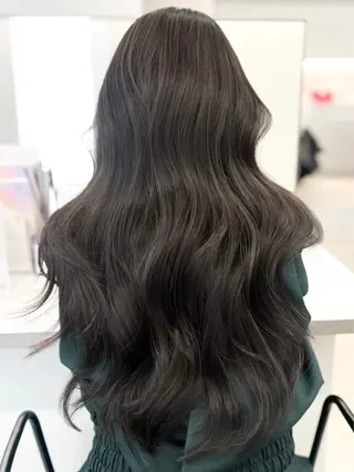 ロング カラー 大塚 加奈恵のヘアスタイル