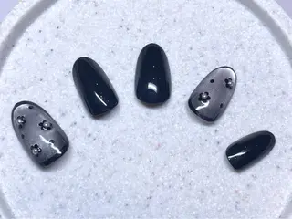 ネイル Nailsalon Repos.所属・Rika🌼 シンプル•マグネットのネイルデザイン