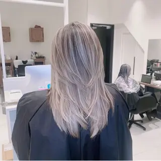 ロング カラー オフホワイトアンドなんば所属・福西 洋斗のヘアスタイル