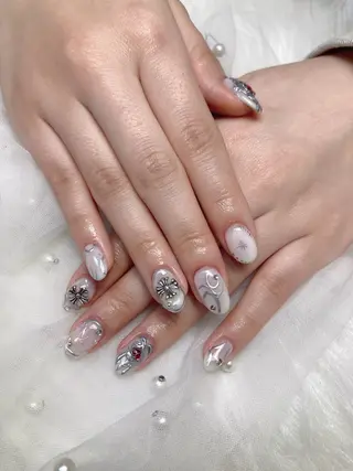 ネイル U·Mi nail salon所属・U·MI 長さ出し専門店のネイルデザイン