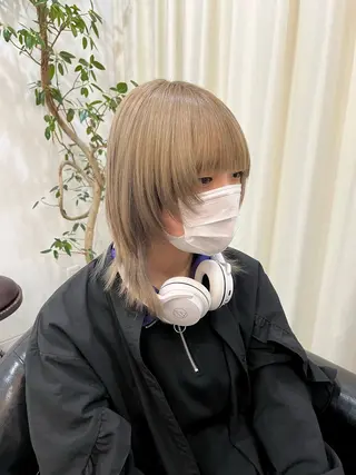 ミディアム カラー ユナ🎀レイヤー /韓国/ハイトーンのヘアスタイル