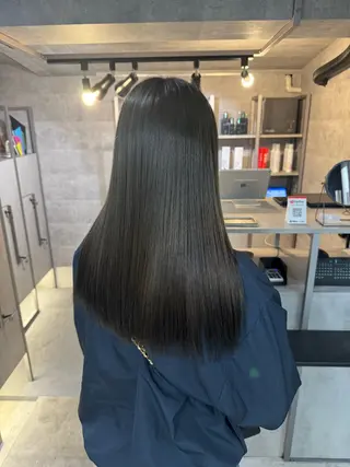 セミロング カラー NOOS omotesando所属・ユウ🌈表参道　艶髪 美髪　垢抜けカラー✨のヘアスタイル
