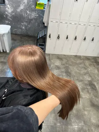 ロング カラー ハイトーンカラー 🦄レイヤーカットのヘアスタイル