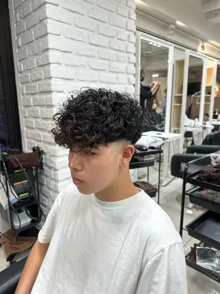 ショート メンズ フェザーパーマ職人 🪶ryosukeのヘアスタイル