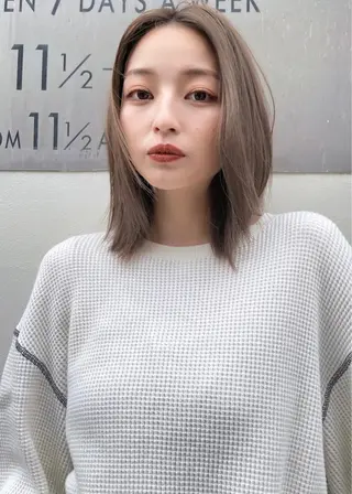 ミディアム カラー レイヤー　べージュ 白石研太のヘアスタイル