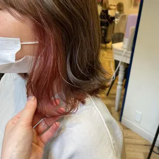 ショート カラー 佐々木 シホミのヘアスタイル