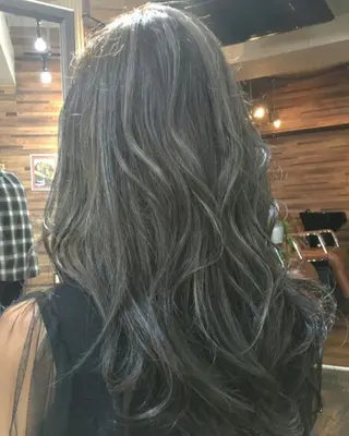 ロング ＦＵＮＩＣ ファニックのヘアスタイル