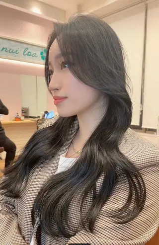 ロング レイヤーカット/ 髪質改善特化のヘアスタイル