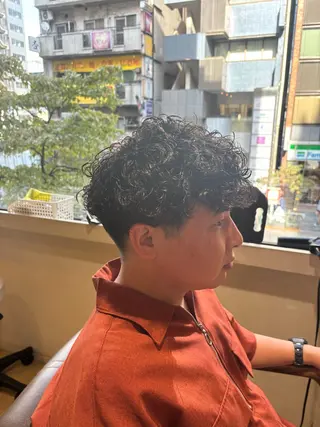 ショート カラー パーマ メンズ ☘️新宿 新井彩斗☘️のヘアスタイル