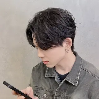 ミディアム メンズ フェザー/ゆるふわ パーマ/鐘ヶ江 航青のヘアスタイル