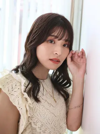 ミディアム 阪口 依美奈のヘアスタイル