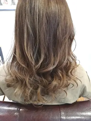 カラー MILLOR “ミラー”のヘアスタイル