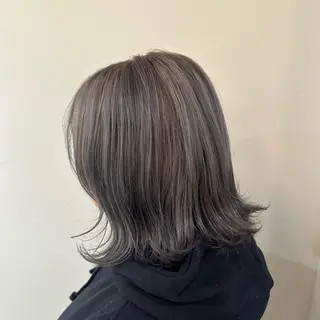 ミディアム カラー ヘアアレンジ 飯島 美海のヘアスタイル