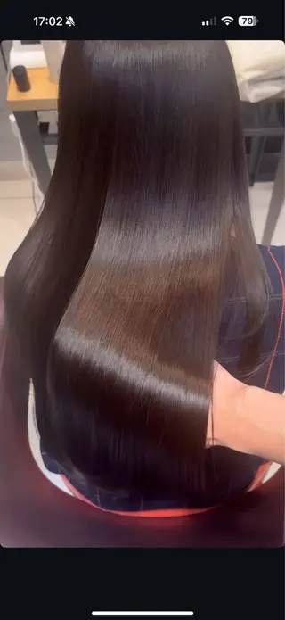 ロング カラー 艶髪 インナーカラーのヘアスタイル