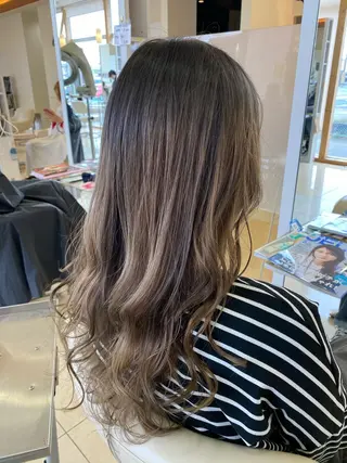 ロング カラー 牧野 佳樹のヘアスタイル