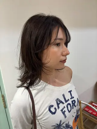 セミロング 渡 汐音のヘアスタイル