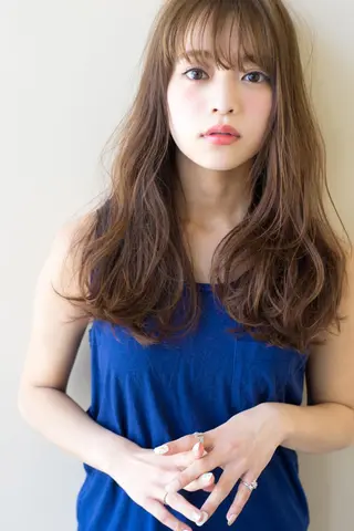 ロング Soleriaソレリア所属・おしゃれ染めで白髪 ぼかし/山口玲緒奈のヘアスタイル