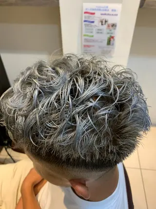 ショート カラー どんな髪の悩みも解決 します✨田嶋俊一✨のヘアスタイル