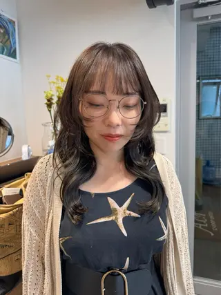 ミディアム カラー 渡邉 涼香のヘアスタイル