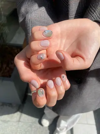 ネイル 透け感ベージュ /ミハルのヘアスタイル