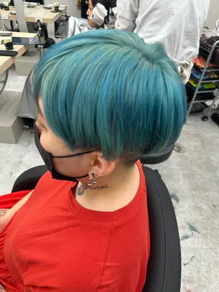 ショート カラー KUWAO MOEのヘアスタイル