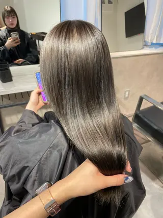 セミロング カラー ili心斎橋所属・🩵韓国ハイトーン/ デザインYUZU🩵のヘアスタイル