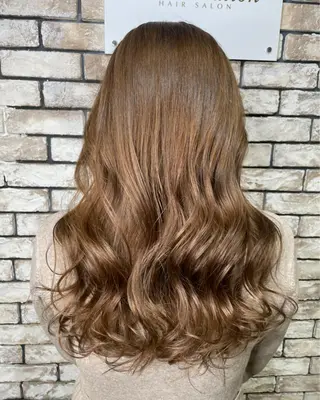 セミロング カラー ヘアアレンジ 🍑🧋ハイトーン 暖色カラーlucaのヘアスタイル