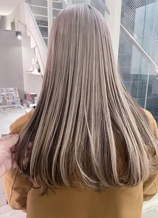 ロング カラー ayano/天神 ハイトーン/レイヤーのヘアスタイル