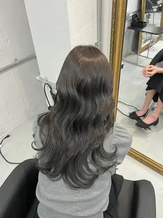 ロング カラー REAL【レアル】所属・グレージュ/透け感 カラー/透明感カラーのヘアスタイル