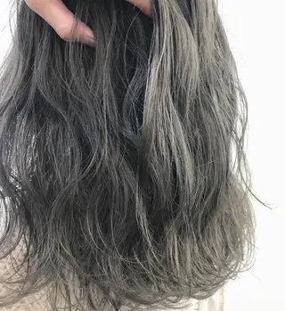 セミロング カラー ニシオカ タクヤのヘアスタイル