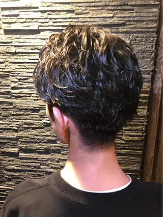 ミディアム ヒロ銀座バーバーショップ東京駅丸の内店所属・對馬 虎太郎のヘアスタイル