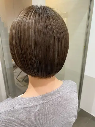 ショート 顔まわりカラー特化 赤津百合絵のヘアスタイル