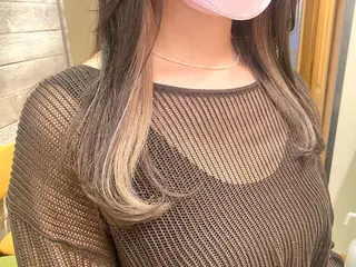 セミロング カラー ANNA /艶髪/ハイトーンのヘアスタイル