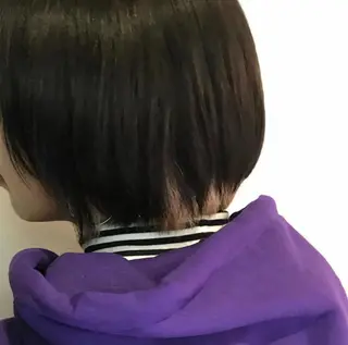 ショート カラー 小森 衣純のヘアスタイル