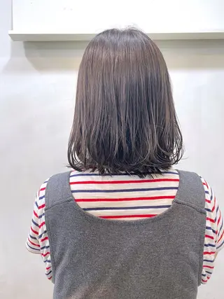 ミディアム カラー 進 詩織のヘアスタイル