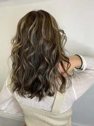 ミディアム カラー ブリーチ特化型✂️ ハイトーンカラー👨のヘアスタイル